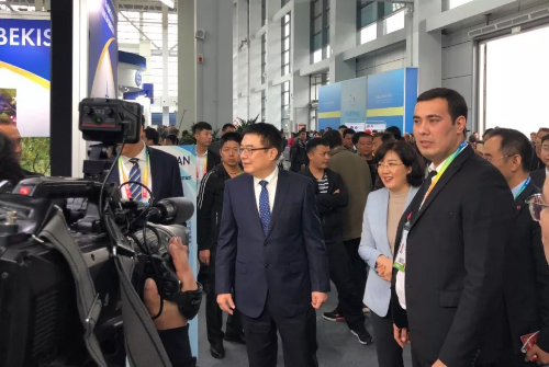 今天上午陕西省委常委，副省长梁桂到上合组织农业成果展巡馆